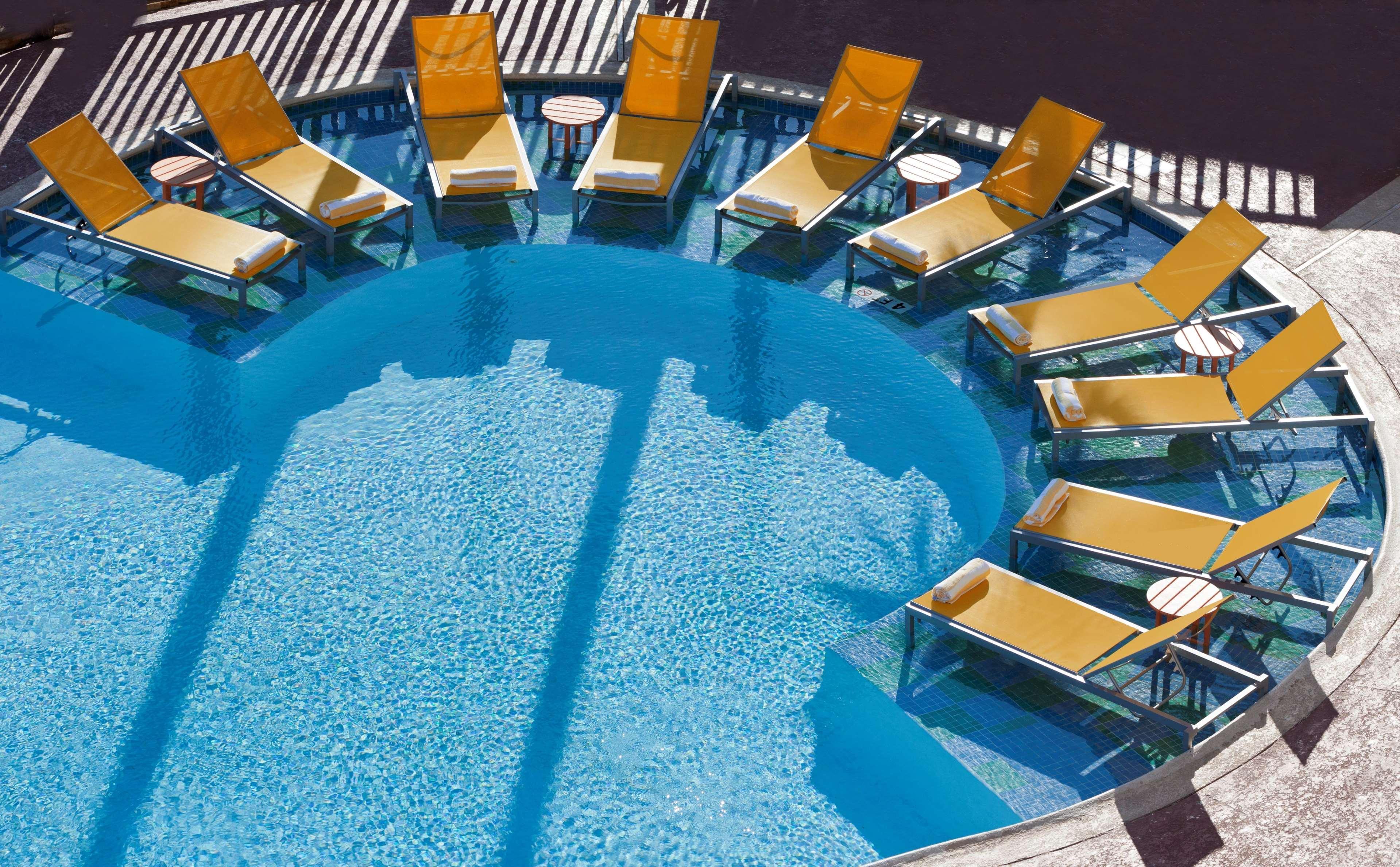 Doubletree By Hilton Galveston Beach Exterior photo