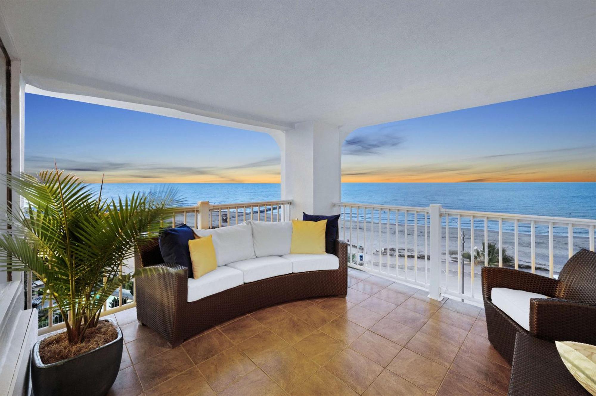 Doubletree By Hilton Galveston Beach Exterior photo
